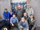 忘年会会場で記念写真