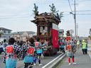 お祭りの山車が出現