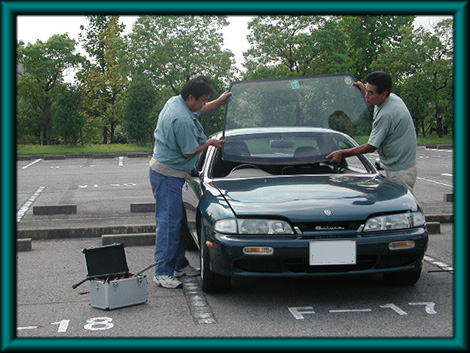 自動車ガラス交換・出張無料